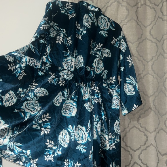 Morgan Taylor intimate robe polyester robe floral blue design size xs - Picture 13 of 13